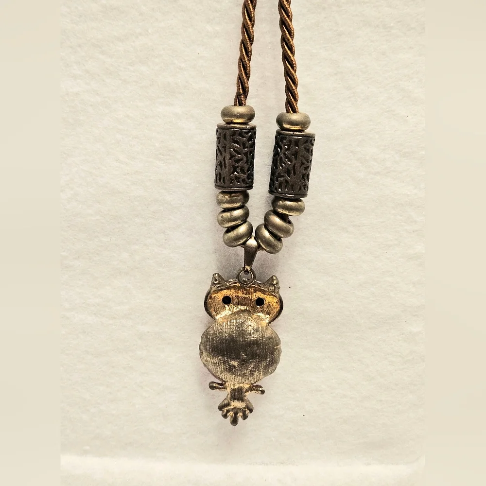 Vintage Gold Tone Stone Belly Owl Pendant Necklace